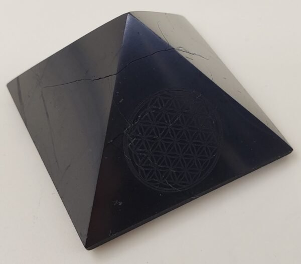 Shungite - Pyramide 5 m Fleur de vie – Image 5