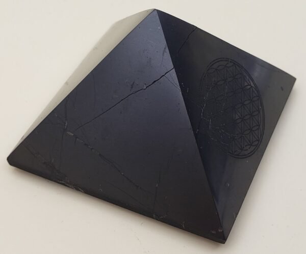 Shungite - Pyramide 5 m Fleur de vie – Image 4