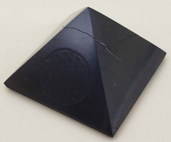 Shungite - Pyramide 5 m Fleur de vie – Image 3