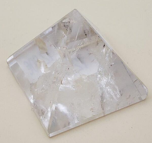 Cristal de roche - Pyramide 3cm x 3cm x 2,57cm – Image 5