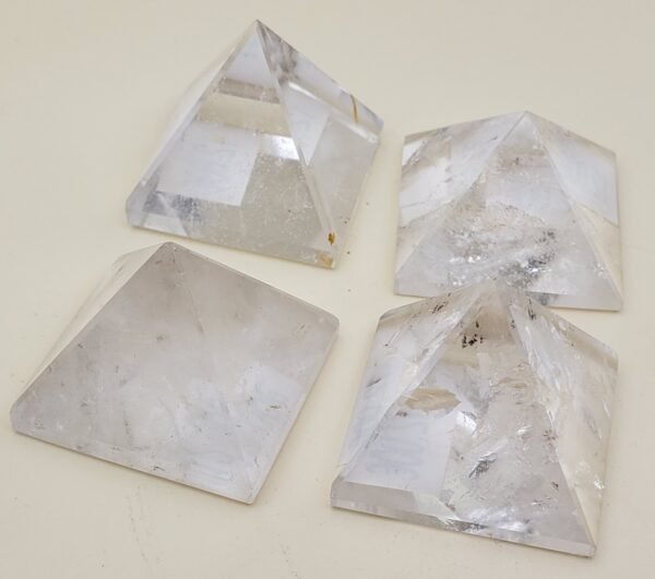 Cristal de roche - Pyramide 3cm x 3cm x 2,57cm – Image 2