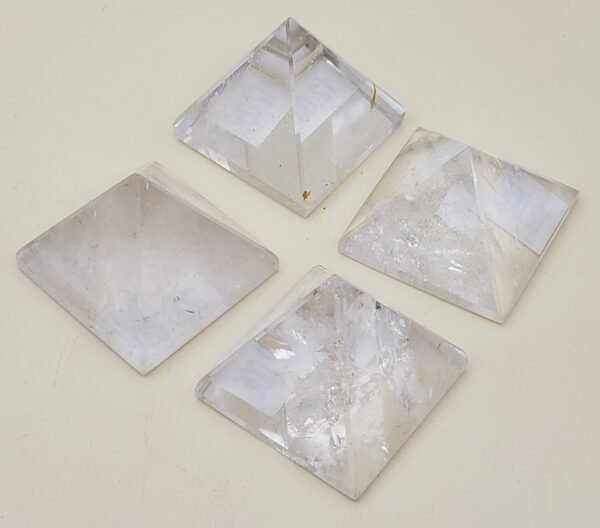 Cristal de roche - Pyramide 3cm x 3cm x 2,57cm – Image 4