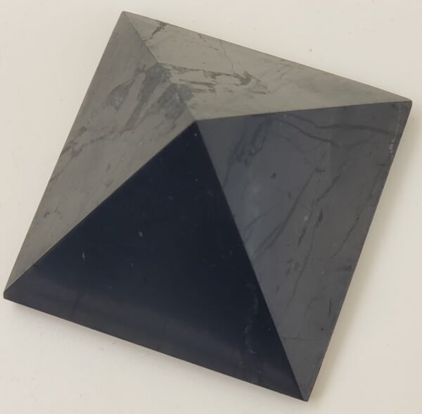 Shungite - Pyramide 4 cm – Image 2