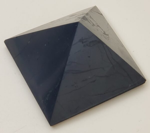 Shungite - Pyramide 4 cm – Image 3