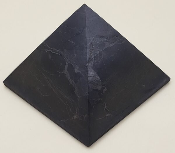 Shungite - Pyramide 7 cm – Image 2